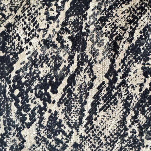 MNG Basics Blue Cream Snake Print Blouse Back Zip Cap Sleeve Women's Sz L - Picture 2 of 6